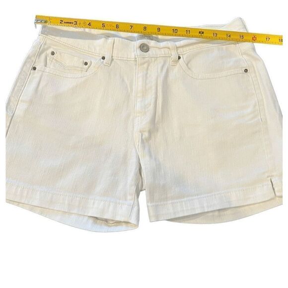 Levi's Women's Mid waist white Shorts size 8 - Picture 6 of 10